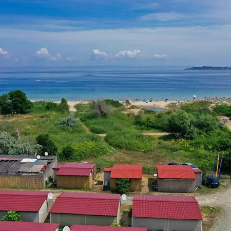 Camping каравани на плаж златна рибка