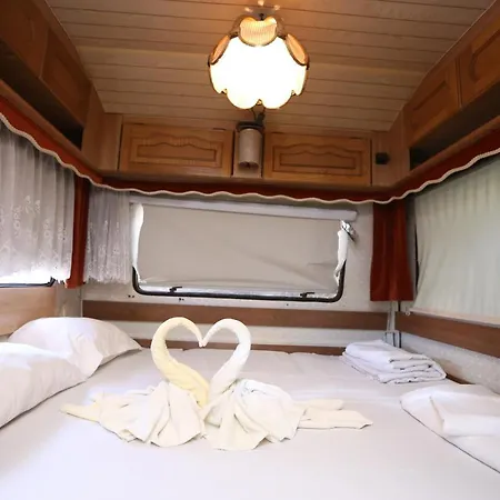 Camping каравани на плаж златна рибка